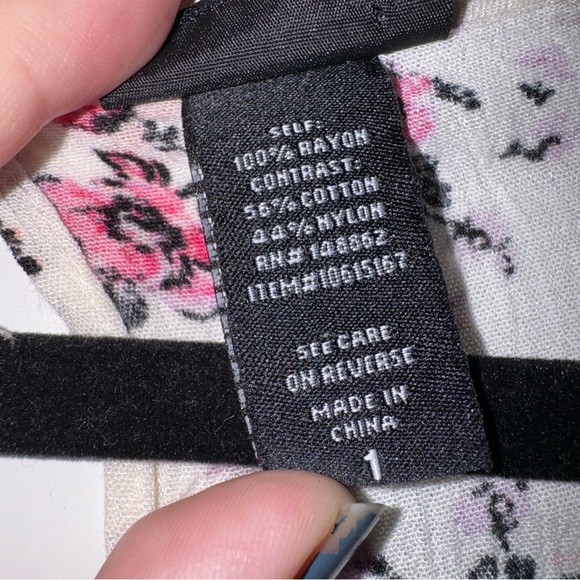 ✨torrid floral print gauze lace inset top✨ - Picture 4 of 6